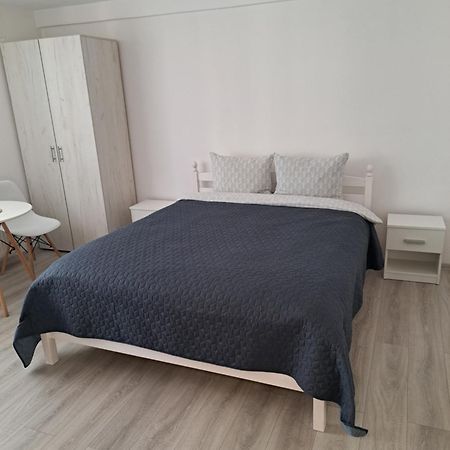 Garsoniera La Bulevard Braşov Esterno foto