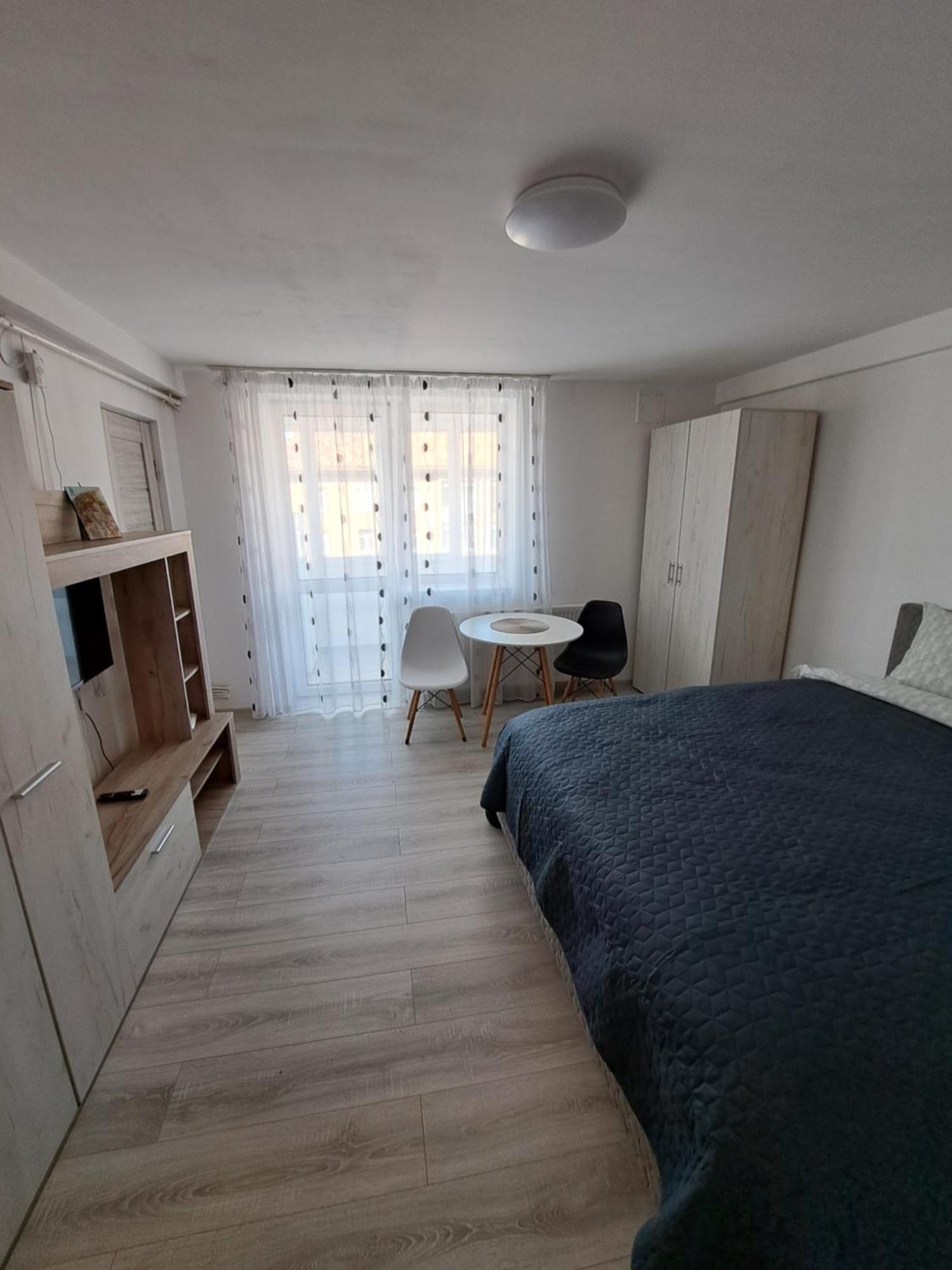 Garsoniera La Bulevard Braşov Esterno foto