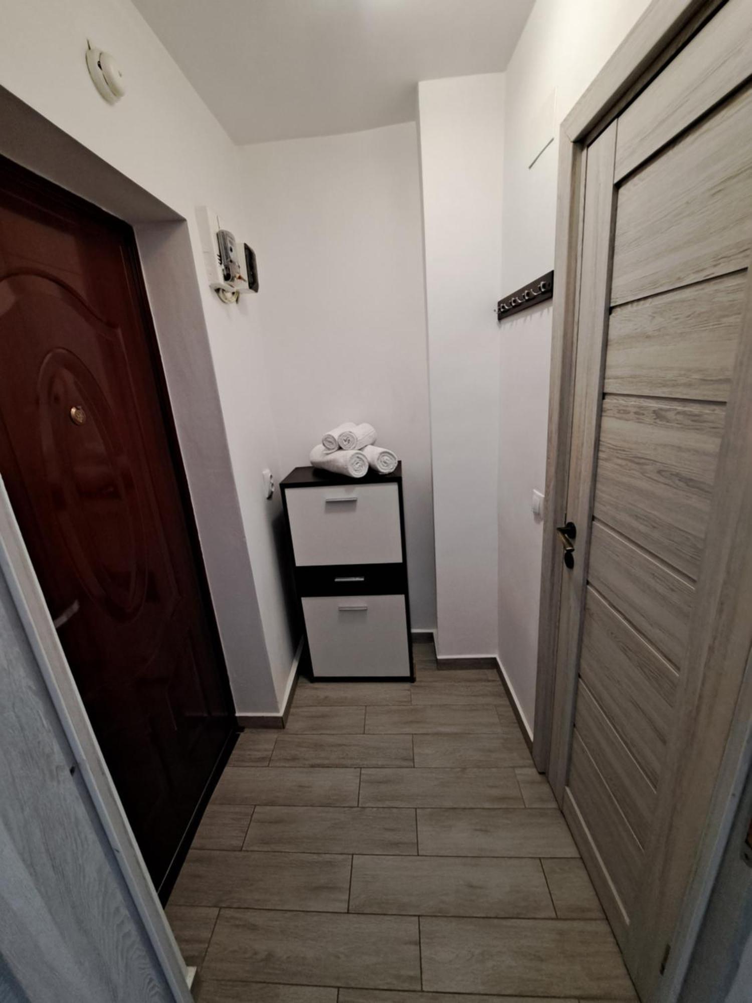 Garsoniera La Bulevard Braşov Esterno foto